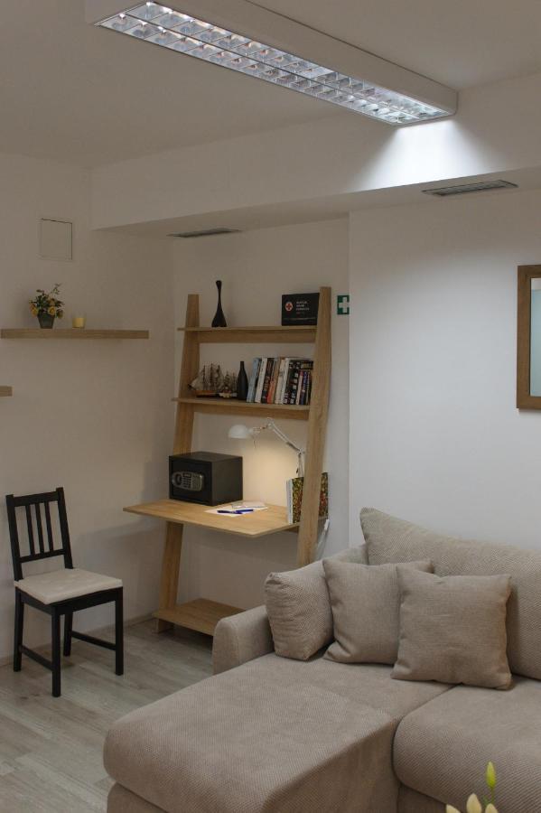 Apartment Anna - Free Pickup From Or Dropoff To Zagreb Airport At Any Time, Please Give Three Days Advance Notice - Long-Term Parking With Airport Transport Possibility Велика-Горица Экстерьер фото